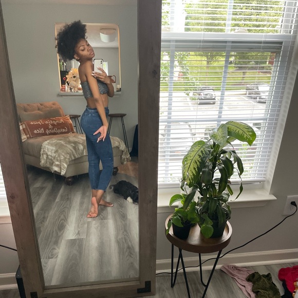 Silver Glitter Sleeveless Halter Croptop - Picture 4 of 10